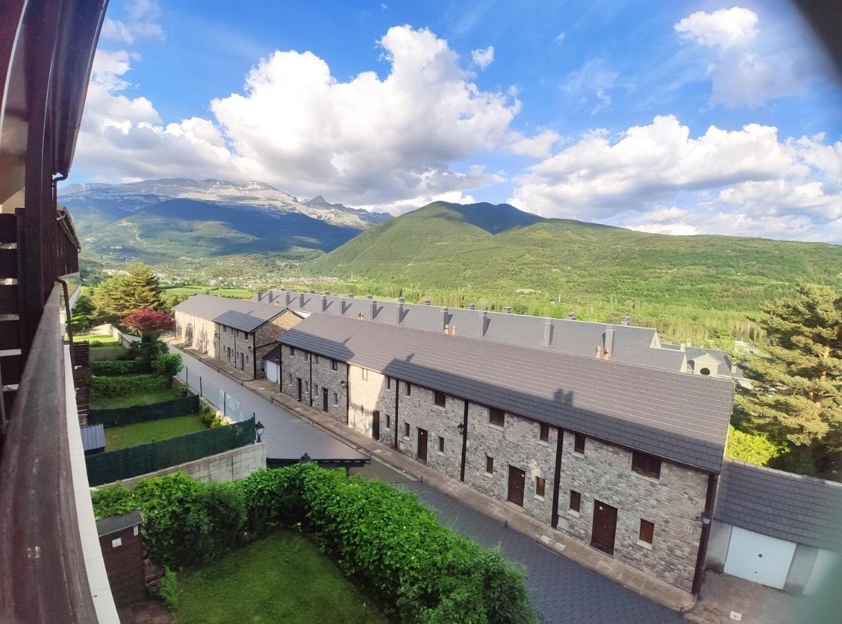 Duplex Familiar Izarraitz Apartment Villanua Bagian luar foto